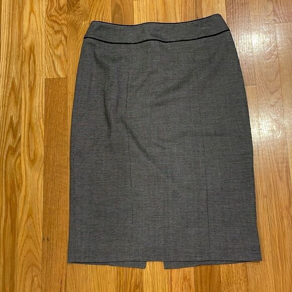 WHITE HOUSE BLACK MARKET SKIRT - Picture 1 of 2